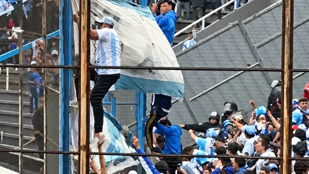 Incidentes en el clásico entre Gimnasia de Jujuy y Gimnasia y Tiro