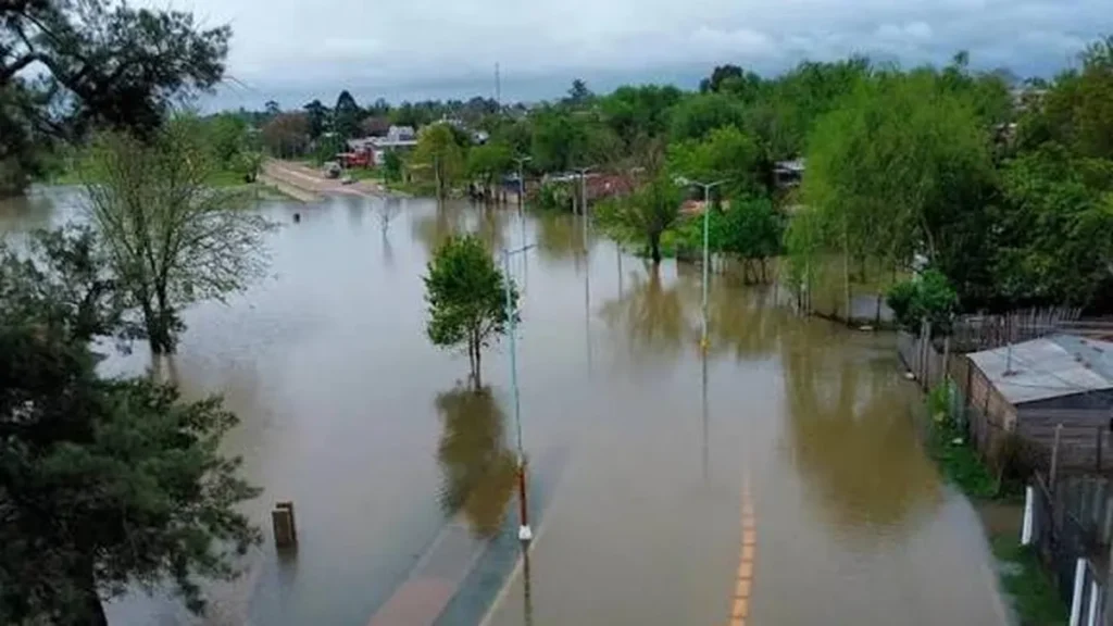 La crecida del Paraná golpea Corrientes: más de 200 evacuados y alerta en varias localidades