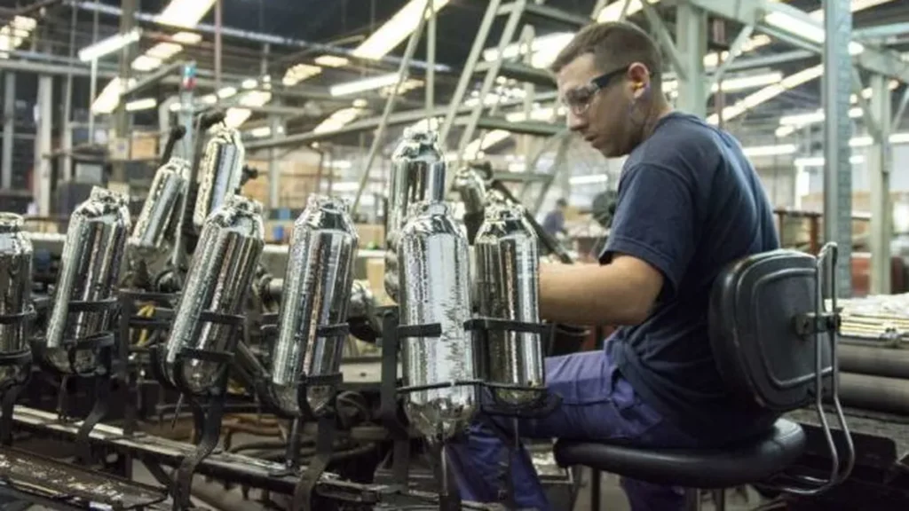 La economía estancada en agosto no logró revertir la fuerte caída de julio