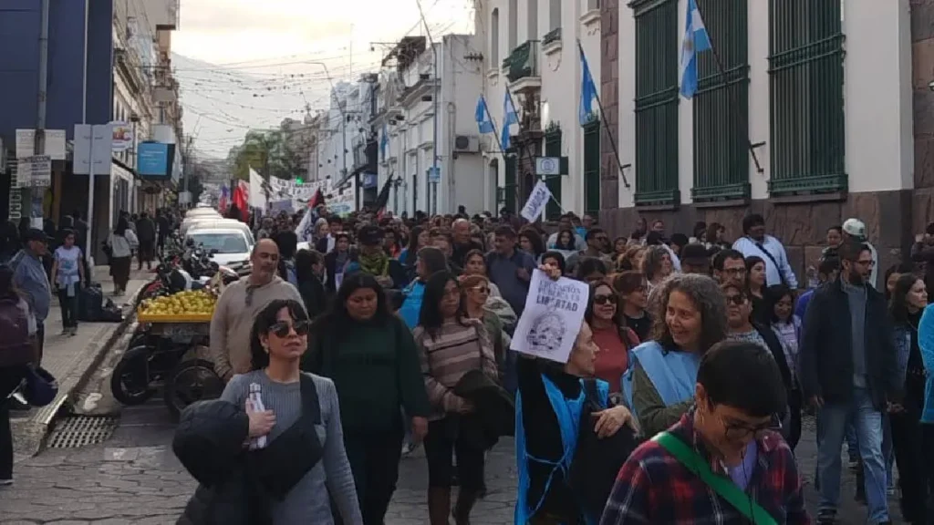 La UNJU y UTDUJ se suman a la marcha universitaria en Jujuy de este jueves