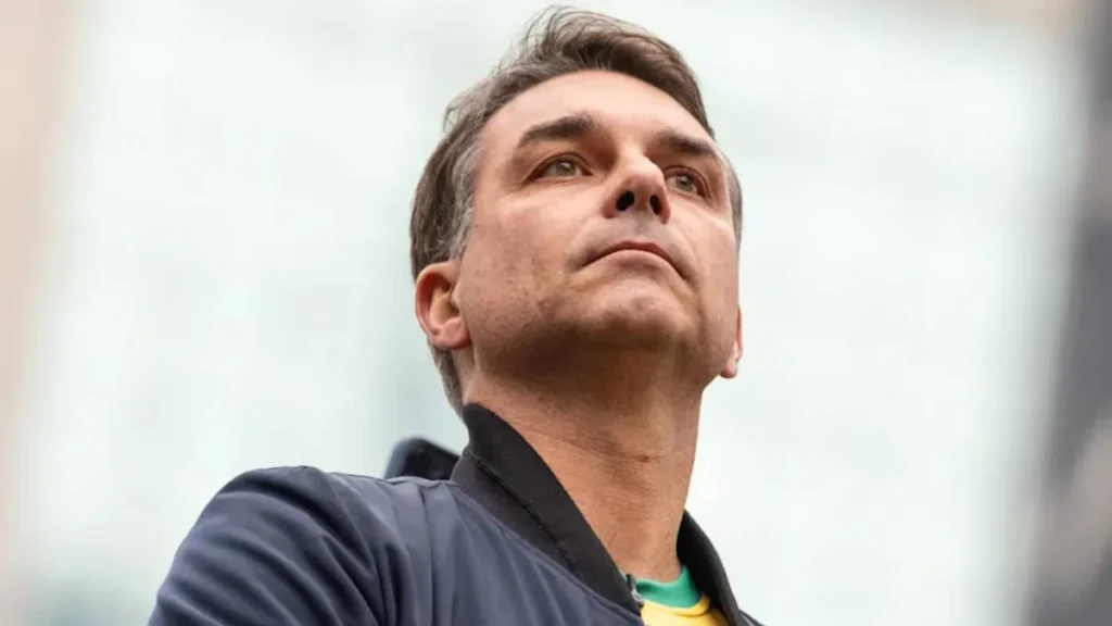 Migraciones confirmó el paso de Flávio Bolsonaro por Argentina rumbo a Ecuador