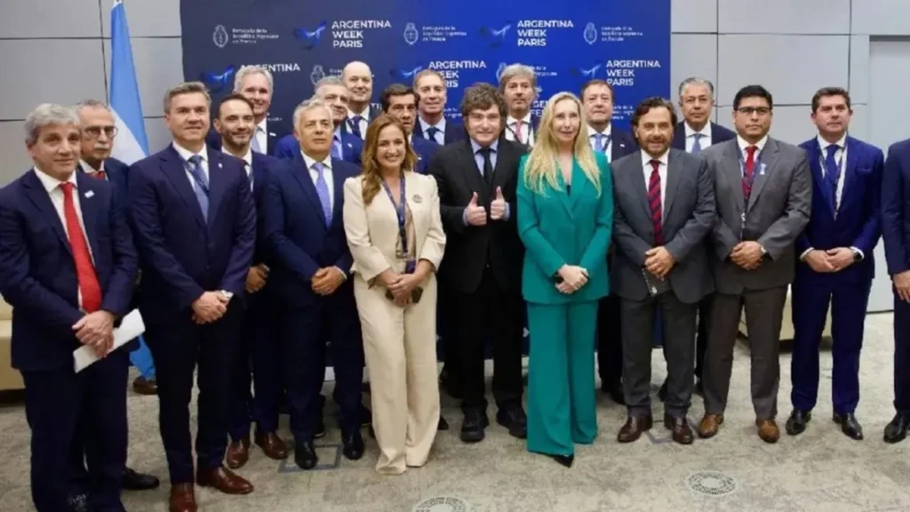 Milei cerró su gira en París con anuncios de inversiones por US.000 millones