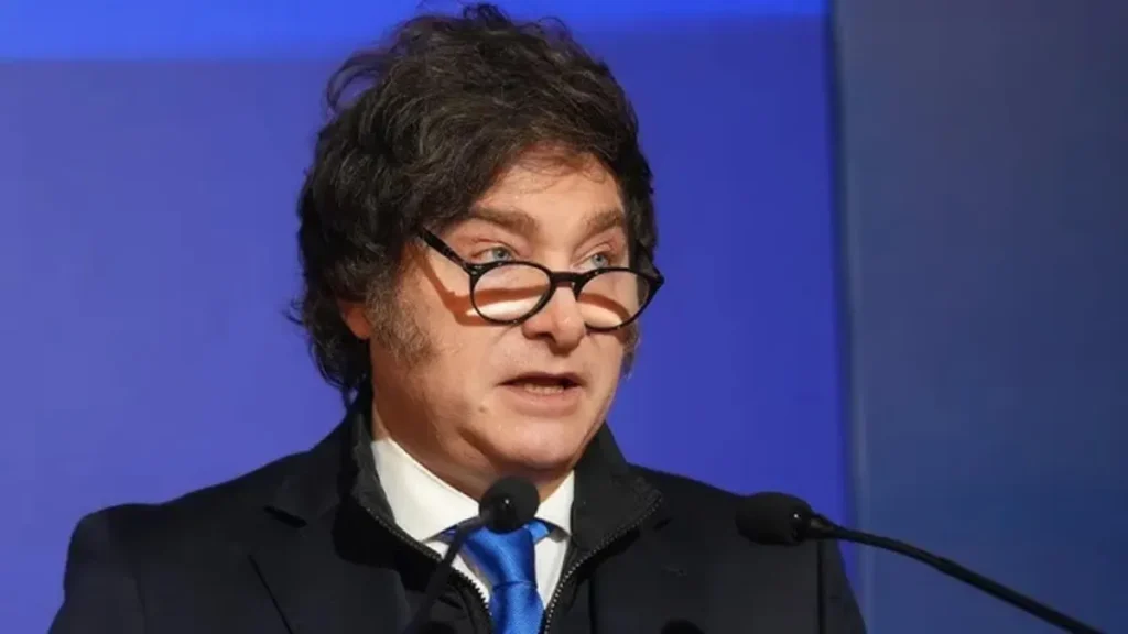 Milei expresó su apoyo al papa León XIV tras el anuncio de su operación