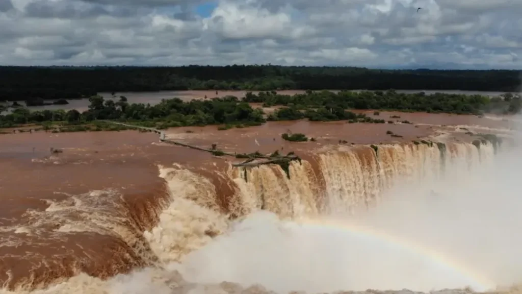 Por el fenómeno de El Niño cerraron el Parque Nacional Iguazú por la crecida del río