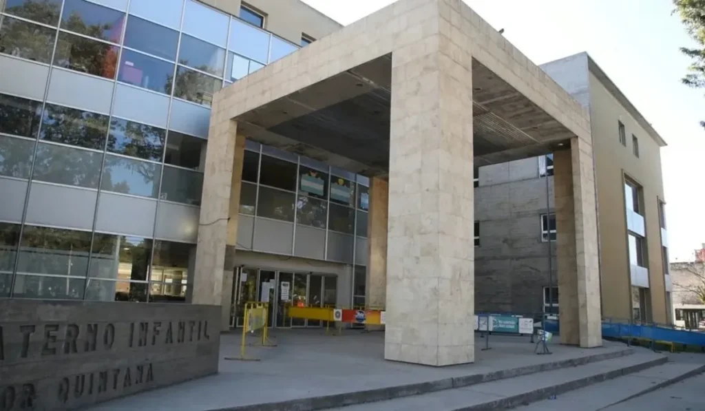 Reclaman avances en la investigación por la muerte de un bebé en el Materno Infantil