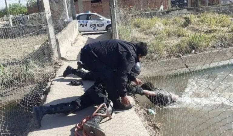 Rescate en Perico: policías del GOM salvaron a un hombre del Canal de la Muerte