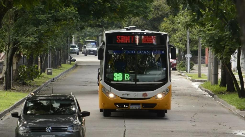 Siete líneas de colectivos cambian sus recorridos en Jujuy por un problema en avenida Bolivia