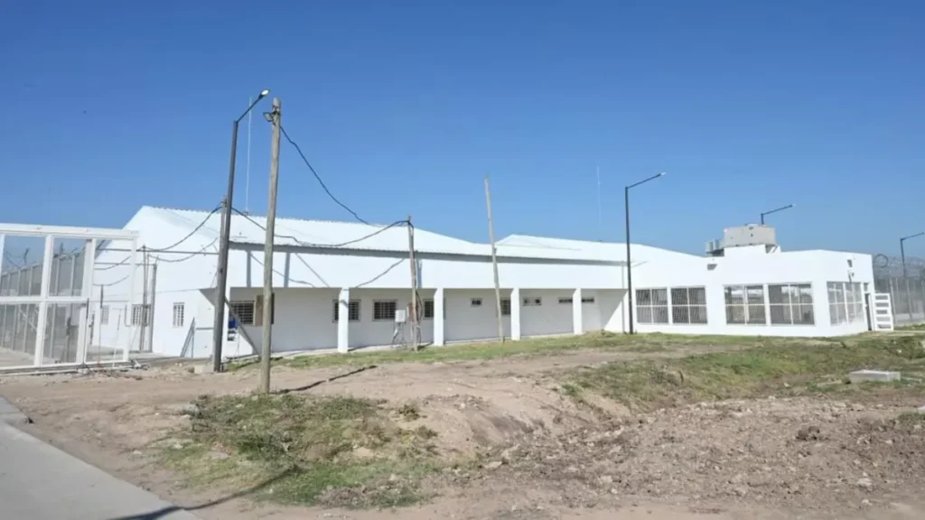 Traslado de presos de Devoto a Marcos Paz: 1.500 internos con pulseras QR y GPS