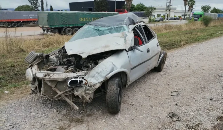 Vuelco en Palpalá: un remís cruzó de carril en la Ruta 66 y una mujer lucha por su vida
